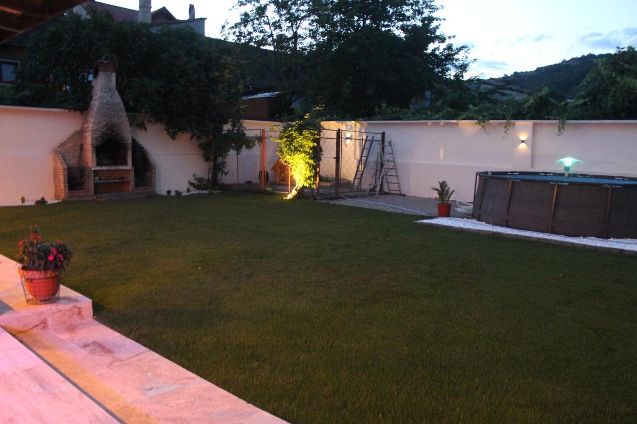 Pretty Garden Villa Orşova Esterno foto